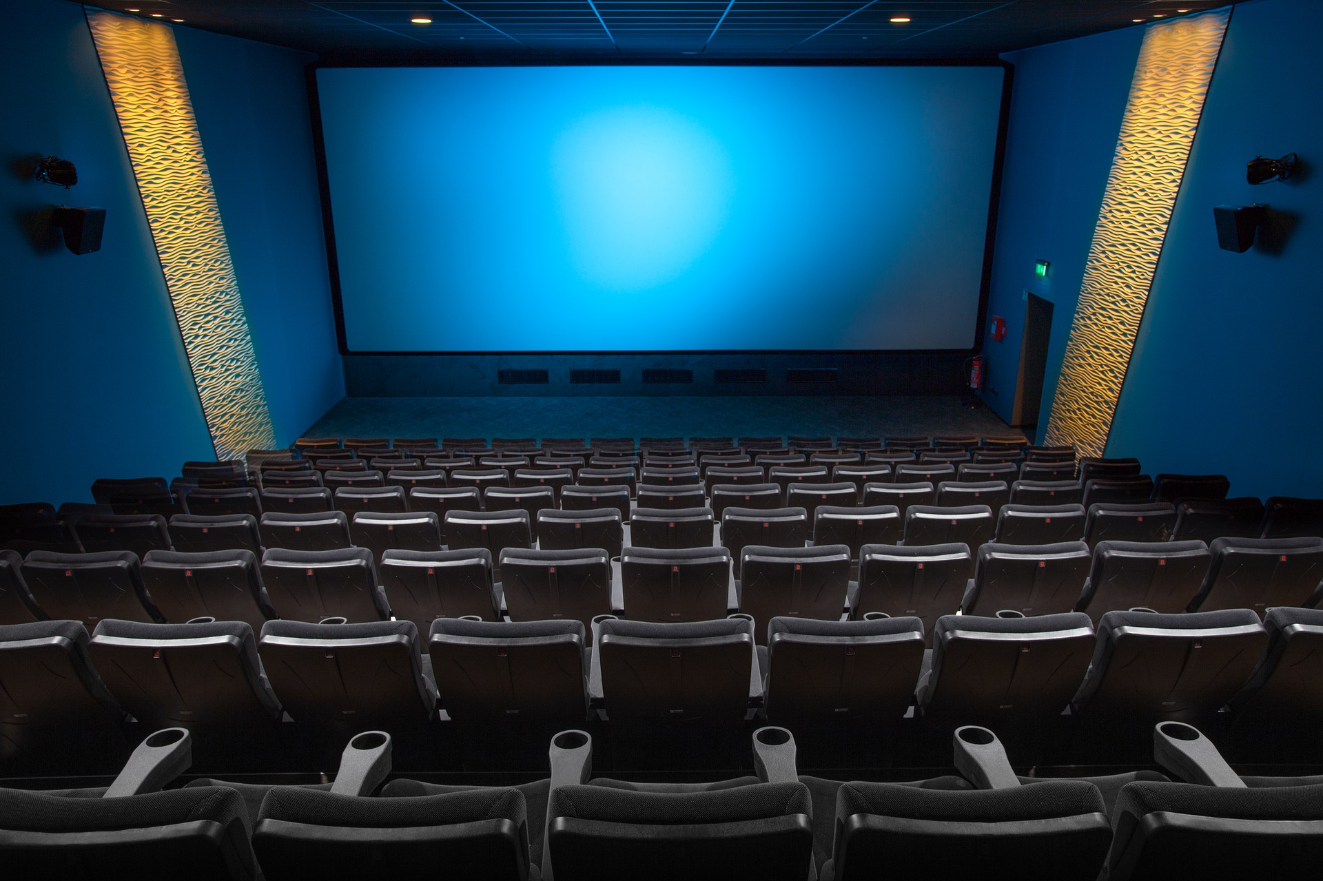 Cinemare: Kinoraum in Blautönen
