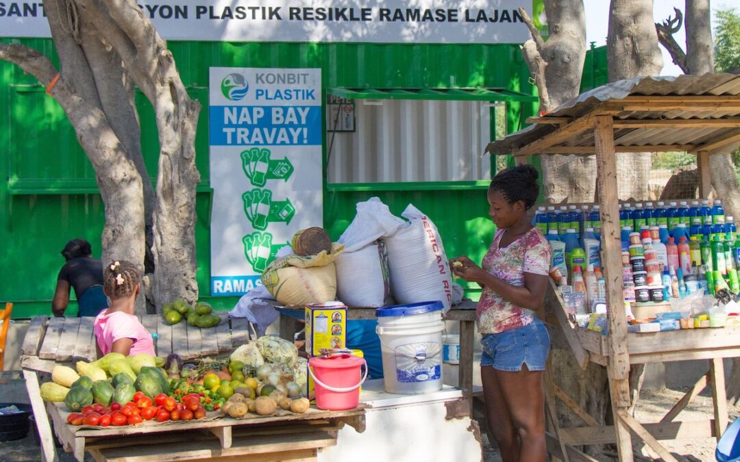 plastik_markt_haiti_the_plastc_bank