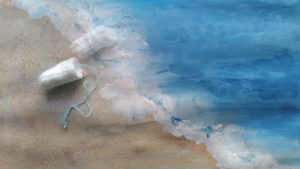 Zeichnung eines Strandes von oben mit Wellensaum, an dem ein Tampon liegt, der Tampon ist als Foto dazugefügt, mit einem zweiten Tampon, der sich ins Meer auflöst